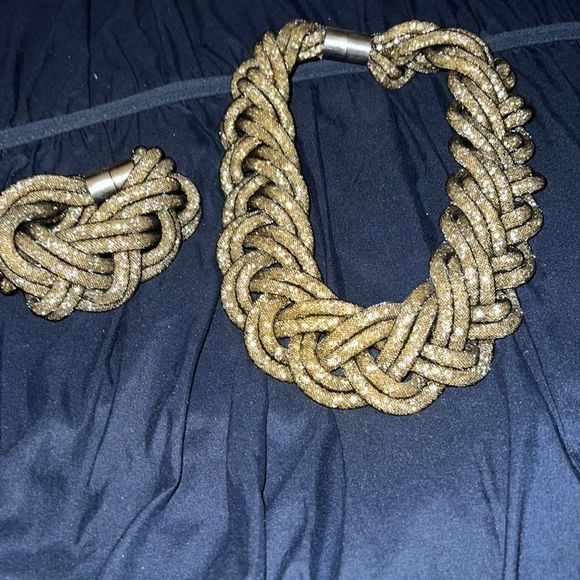 Beautiful silver and black accent necklace and bracelet - Picture 1 of 1